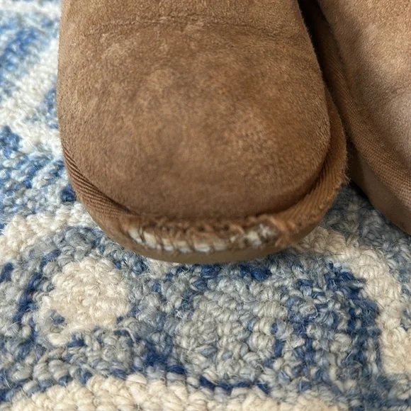 UGG Bailey button chestnut brown girls 13 - Picture 7 of 11